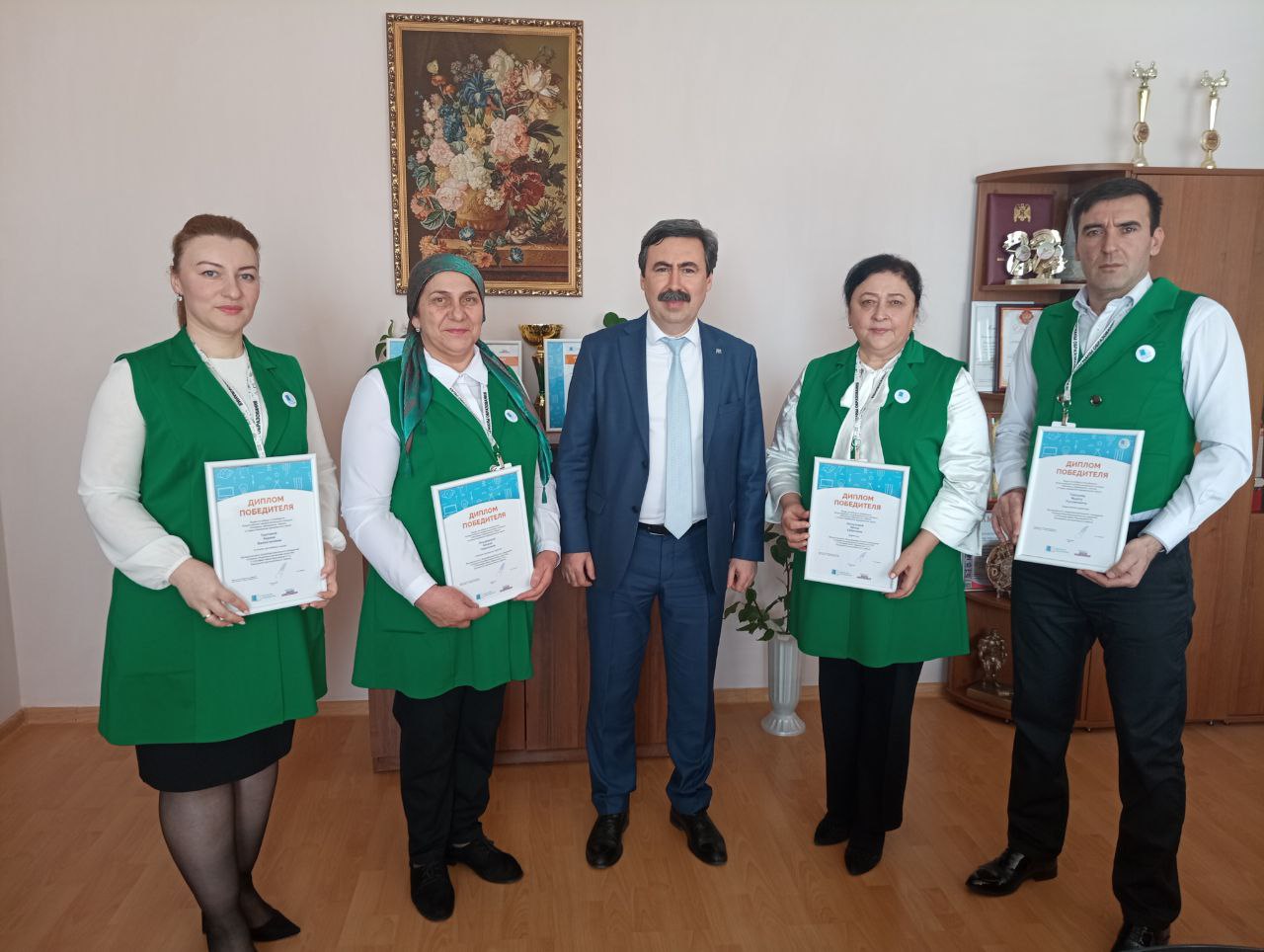 Министр просвещения, науки и по делам молодёжи Кабардино-Балкарской Республики Анзор Езаов встретился с командой финалистов конкурса «Флагманы образования. Школа»