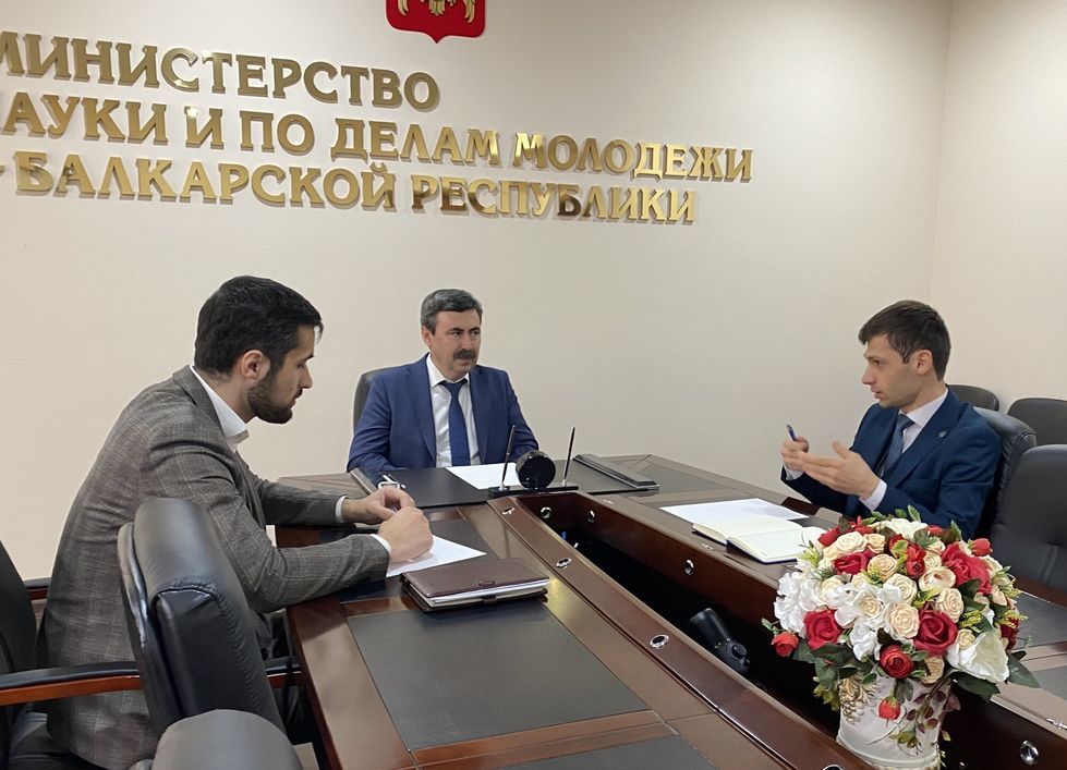 Анзор Езаов встретился с представителями "Молодёжного правительства КБР"